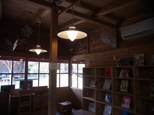KITOKURAS キトクラスの木の図書室と絵本